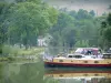 コート＝ドールの風景 - ブルゴーニュ運河のボート