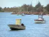 デシレード - 海に浮かぶボート