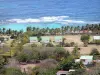 デシレード - 島の高さからデジラデの海岸と家の眺め