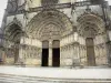 バザス - サンジャンバプティスト大聖堂の入り口