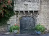 ベッセエサンタナステーズ - 中世の街とルネッサンス：街の門。オーヴェルニュ火山の地域自然公園内