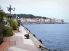 ポール=ヴァンドル - CôteVermeille：地中海と街のファサードを見下ろすPort-Vendresの埠頭を散策