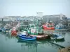 ラターバル - カラフルなトロール漁船の漁港