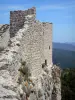 城堡Peyrepertuse - 堡垒的遗迹