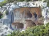 阿尔代什峡谷 - 岩壁刺穿了蛀洞