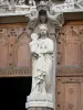 Abadía de Ambronay - Antigua abadía benedictina (Centro Cultural de la reunión): esculturas del pórtico de la iglesia de la abadía