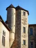 Abadía de Nouaillé-Maupertuis - Abadía de Saint-Junien (antigua abadía benedictina): casa de la abadía, flanqueada por una torre