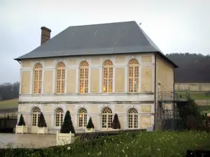 Abadía de Saint-Georges de Boscherville - Edificio del convento de Saint-Martin-de-Boscherville, en el Parque Natural Regional Loops del Sena Normando