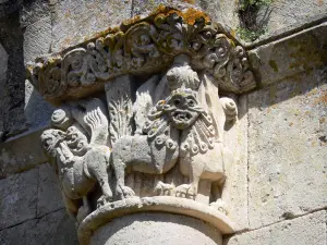 Abadía de La Sauve-Majeure - Capiteles de la iglesia de la abadía : leones bicorpores