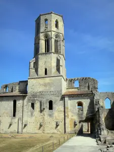 Abadía de La Sauve-Majeure - Campanario de la iglesia de la abadía