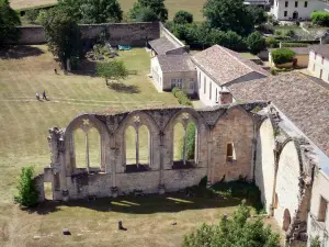 Abadía de La Sauve-Majeure - Vea los restos de la torre de la parte superior de la iglesia de la abadía de la abadía
