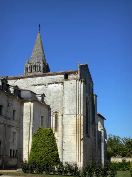Abbaye de Bassac - Église abbatiale Saint-Étienne
