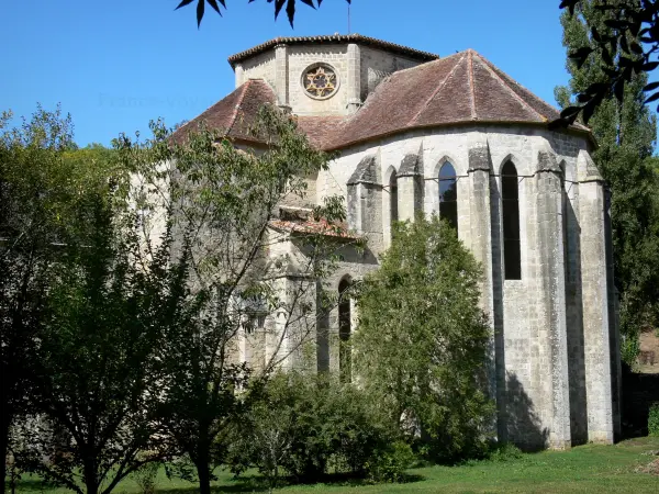 Abbaye de Beaulieu-en-Rouergue - Ancienne abbaye cistercienne (centre d'art contemporain) : chevet de l'église abbatiale de style gothique