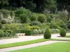 Abbaye de Fontenay - Jardin de l'abbaye et ses rosiers en fleurs