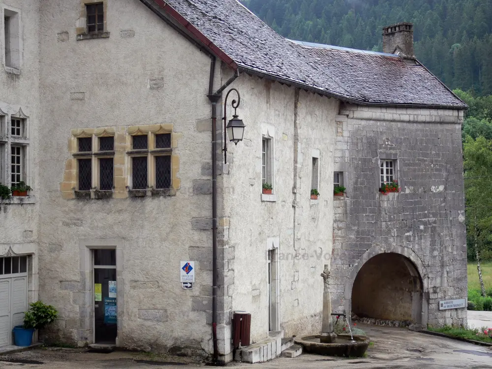 L'abbaye de Montbenoît - Abbaye de Montbenoît: Bâtiments de l'ancienne abbaye