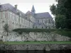 Abbaye de Saint-Michel - Abbaye bénédictine de Saint-Michel en Thiérache : bâtiment monastique, église abbatiale, et rivière