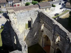 Abbaye de La Sauve-Majeure - Église abbatiale et maisons du village de La Sauve