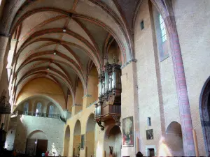 Abbazia di Moissac - Abbazia di Saint-Pierre de Moissac: All'interno della chiesa Saint-Pierre: navata centrale e organo