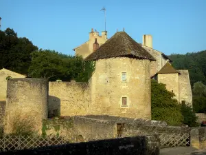 Abbazia di Nouaillé-Maupertuis - Abbazia di Saint-Junien (ex abbazia benedettina): edifici conventuali, mura, torri, ponti e alberi