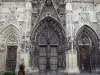 Abbeville - Fassade der Stiftskirche Saint-Vulfran im Spätgotik Stil