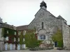 Abdij van Chantelle - Benedictijner Abdij van St. Vincent: gevels van de Romaanse kerk van Saint Vincent en de kloostergebouwen