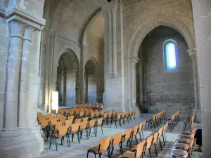 Abdij van Flaran - Voormalig Cisterciënzer abdij van Onze-Lieve-Vrouw van Flaran (graafschap erfgoed, cultureel centrum graafschap), op de stad Valence-sur-Baise: in de Romaanse kerk