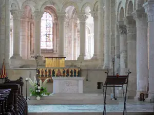 Abdij van Fleury - Abdij van Saint-Benoît-sur-Loire: Binnen in de romaanse basiliek (abdijkerk) koor