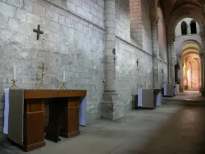 Abdij van Fontgombault - Benedictijner abdij van Notre-Dame: Interieur van de abdijkerk