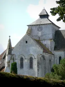 Abdij van Fontgombault - Benedictijner abdij van Notre Dame klokkentoren van de romaanse abdijkerk