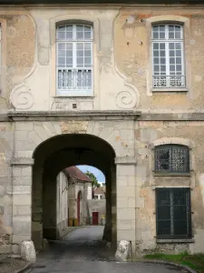 Abdij van Jouarre - Gebouw van de abdij van Onze Lieve Vrouw van de straat doorkruist door Jouarre Montmorin