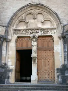 Abtei von Ambronay - Ehemalige Benediktinerabtei (Kulturzentrum): Portal der Abteikirche
