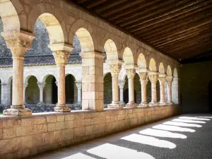 Abtei Saint-Michel de Cuxa - Säulengang des romanischen Kreuzgangs