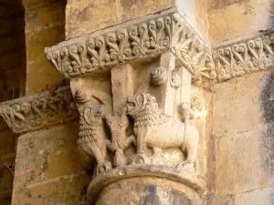 Abtei von La Sauve-Majeure - Skulptiertes Kapitell der Abteikirche: der Verräter von Daniel in dem Graben mit Löwen