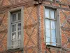 Agen - Las ventanas de una vieja casa de madera