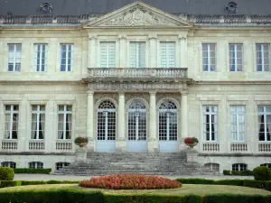 Agen - Frente de la Prefectura (antiguo Palacio del Obispo)