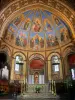 Agen - Dentro de la Catedral de San Caprais coro y frescos (murales)