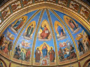 Agen - All'interno della Cattedrale di San Caprais affreschi (murales)