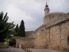 Aigues-Mortes - Fortificazioni e Constance Tower (torre circolare), sormontato da una gabbia di ferro battuto