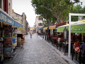 Aigues-Mortes - Shop and restaurant terraces of the town