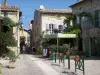 Aiguèze - Casas de piedra en el pueblo medieval