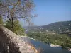 Aiguèze - La passerella, con vista sul fiume Ardeche