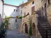 Aiguèze - Maisons en pierre du village médiéval