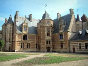Ainay-le-Vieil castle - Lodge of the Renaissance period