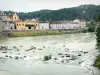 Aire-sur-l'Adour - Vue sur le fleuve Adour et les façades de maisons de la ville