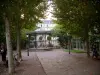 Aix-les-Bains - Lugar con un quiosco, luces de la calle y los árboles