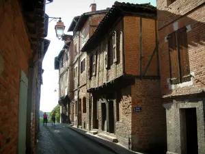 Albi - Narrow street lined with brick-built houses