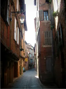 Albi - Paved street lined with old brick-built houses and timber framings