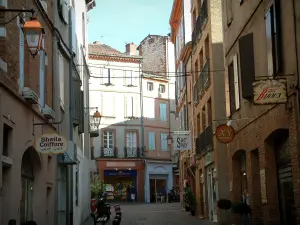 Albi - Shops and brick-built houses in the old town