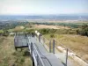 Albon tower - Footbridge lined with explanatory panels, with a view of the Rhone Valley