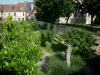 Alençon - Boomgaard van het huis van Oze en de gevels van de oude stad
